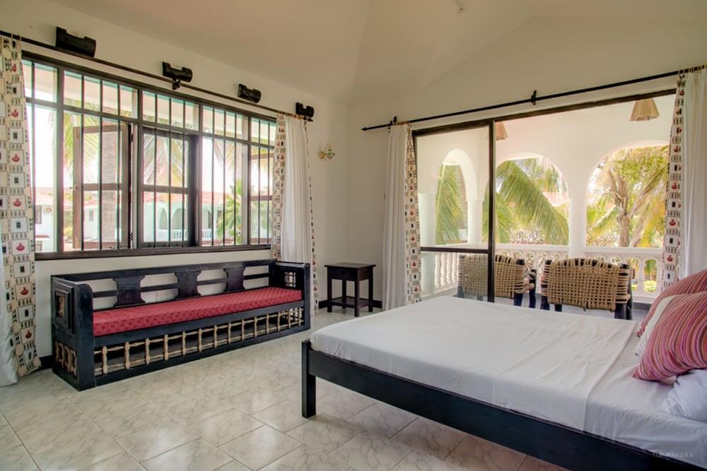 דיאני ביץ' Bahari Dhow Beach Villas מראה חיצוני תמונה